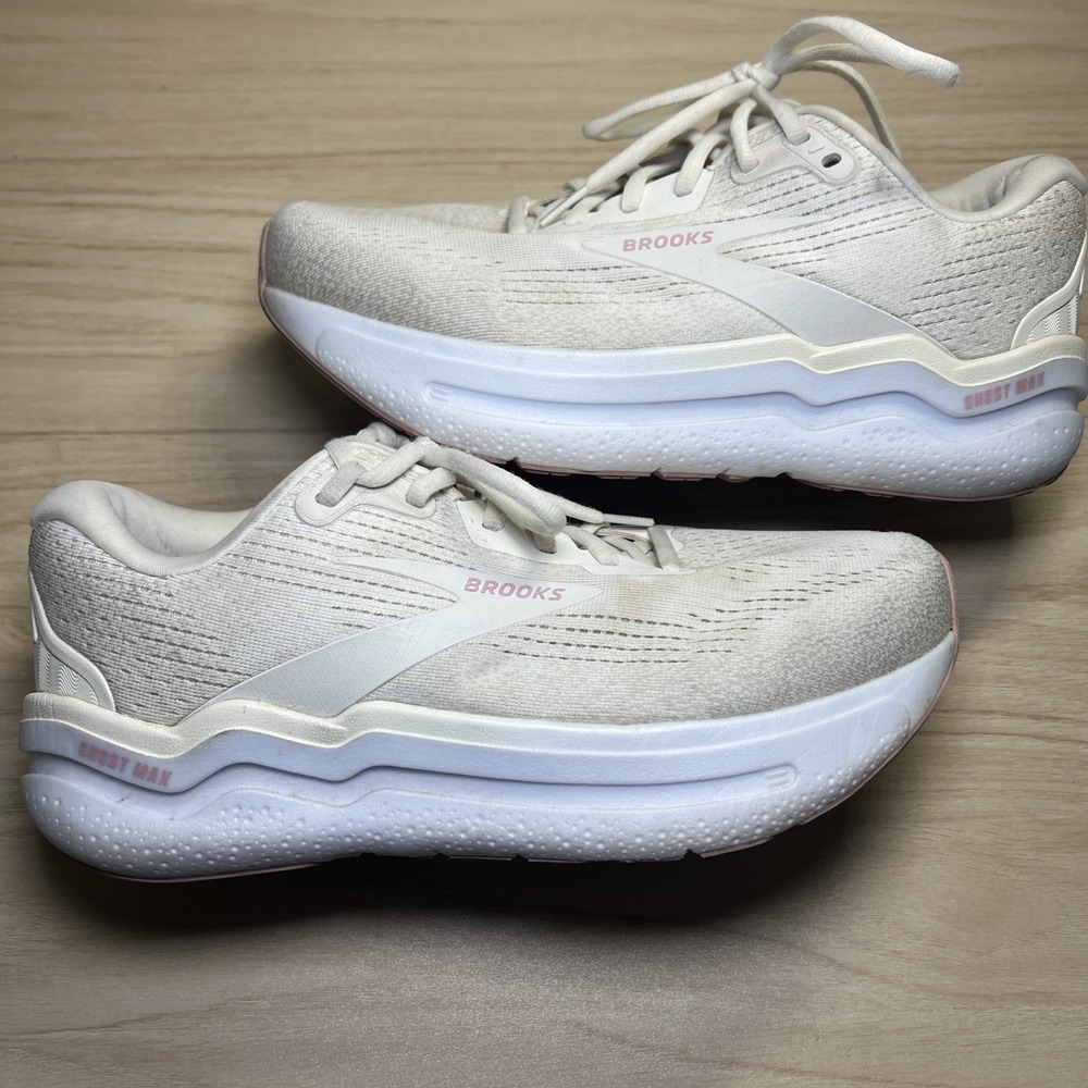 Brooks Ghost Max 2 Womens 9.5E Wide White Pink Running Shoes DNA LOFT v2 Sneaker